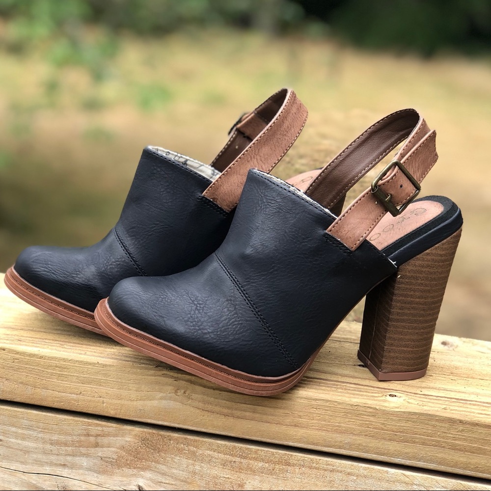 Woman’s Groove Chunky Heel Shoes woman’s 7